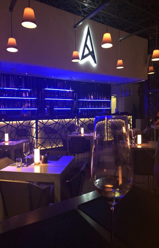 SkyBar_logo-836x1300